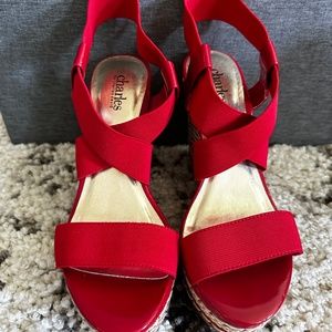 Charles Davis Size 7.5 CUTE Red Heal